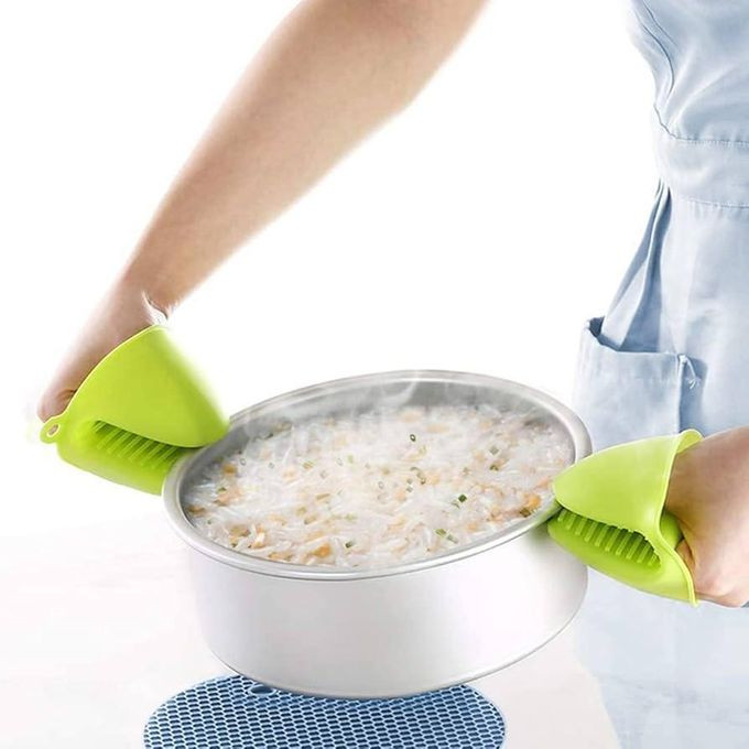 A Pair Of Non-Toxic Heat Resistant Cooking Gloves Kitchen Silicone Oven Mitt . Multi-Color