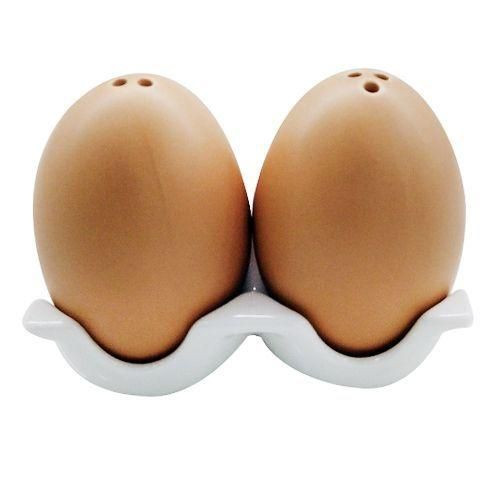 Set Of 2 Salt & Sugar Ceramic Shakers –Brown